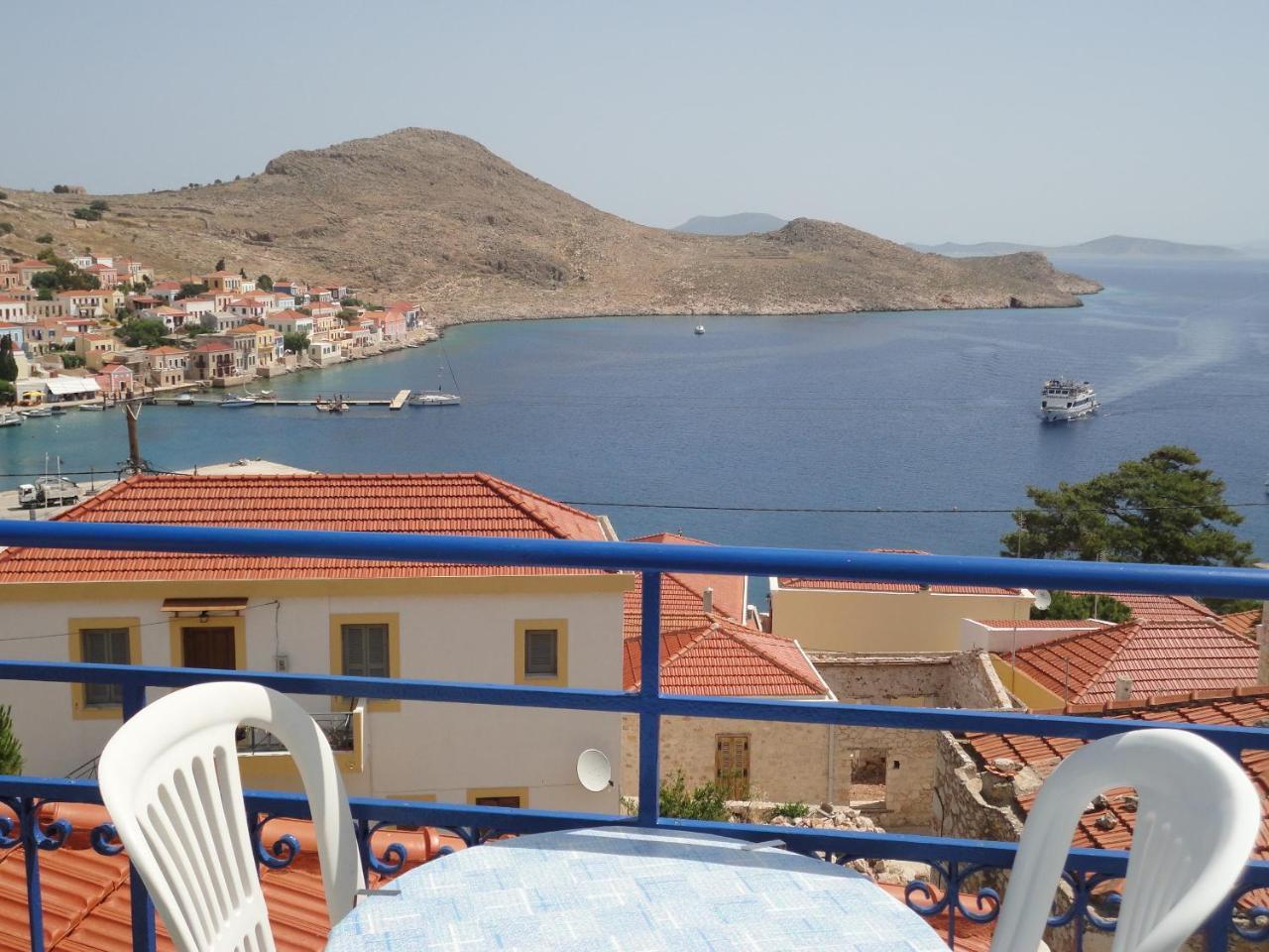 Villa Yorgos Chalki Town ภายนอก รูปภาพ