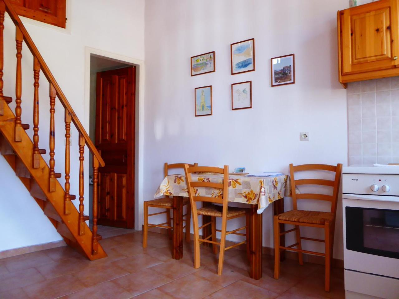 Villa Yorgos Chalki Town ภายนอก รูปภาพ